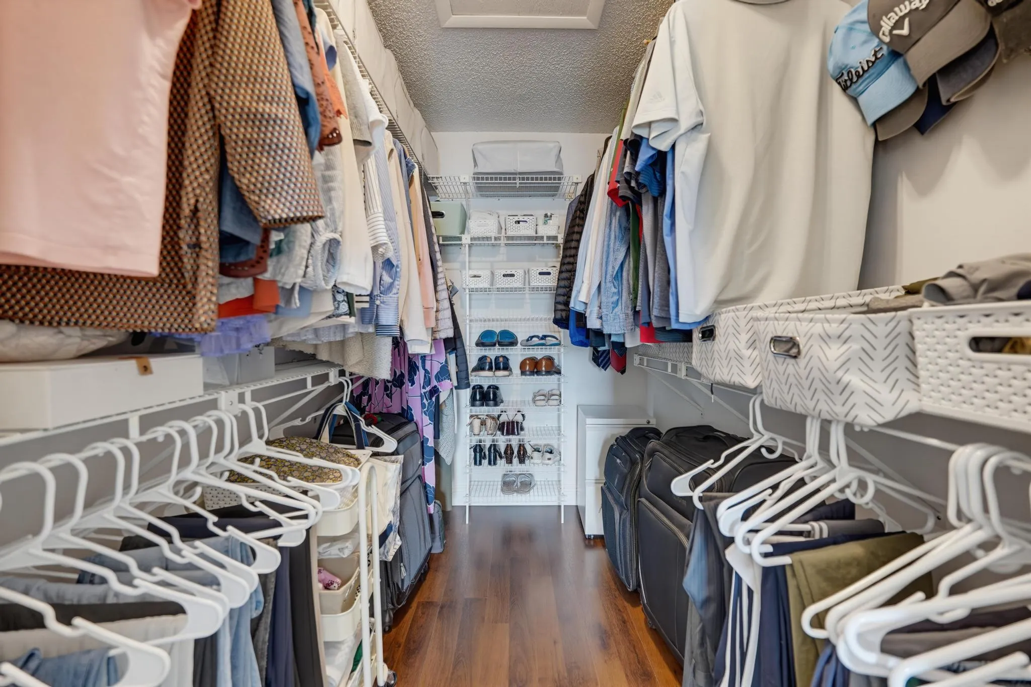 Plenty of hang space!