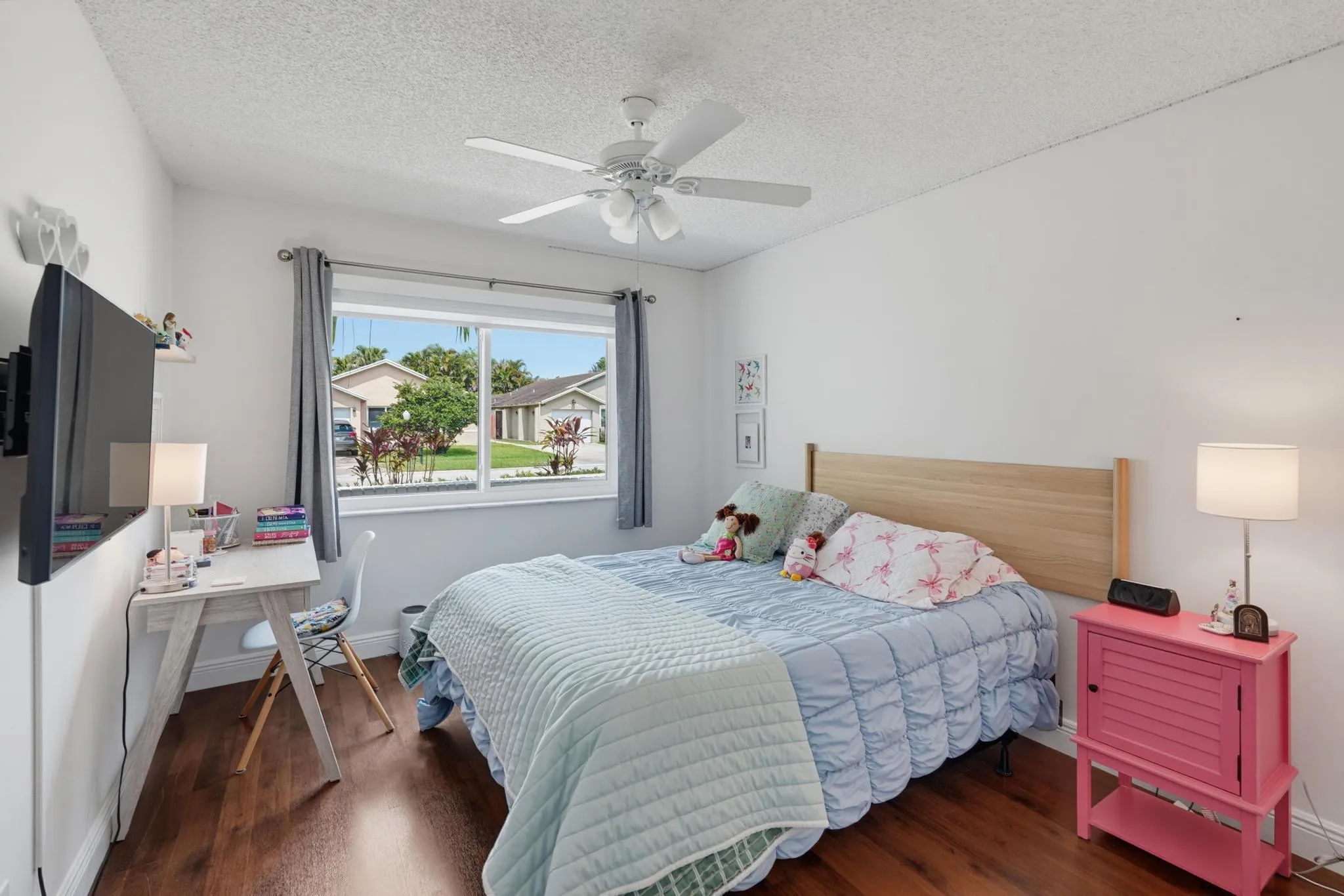 Laminate flooring, ceiling fan and double impact windows