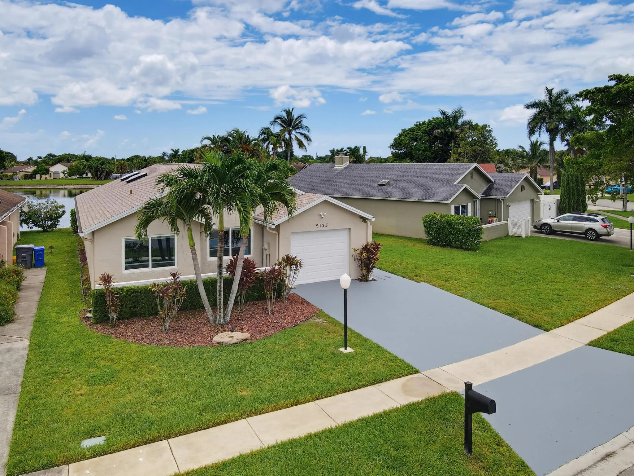 Nicely landscaped lakefront property