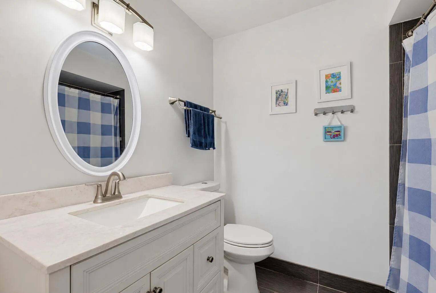Updated vanity and tub/shower