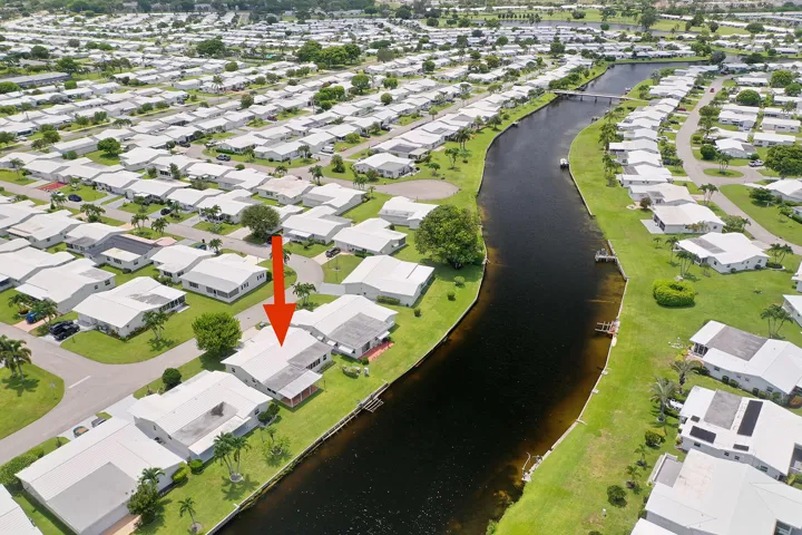 Fabulous location on the main canal.