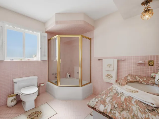 Guest Bathroom 1