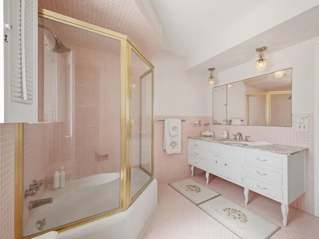 Guest Bathroom 2