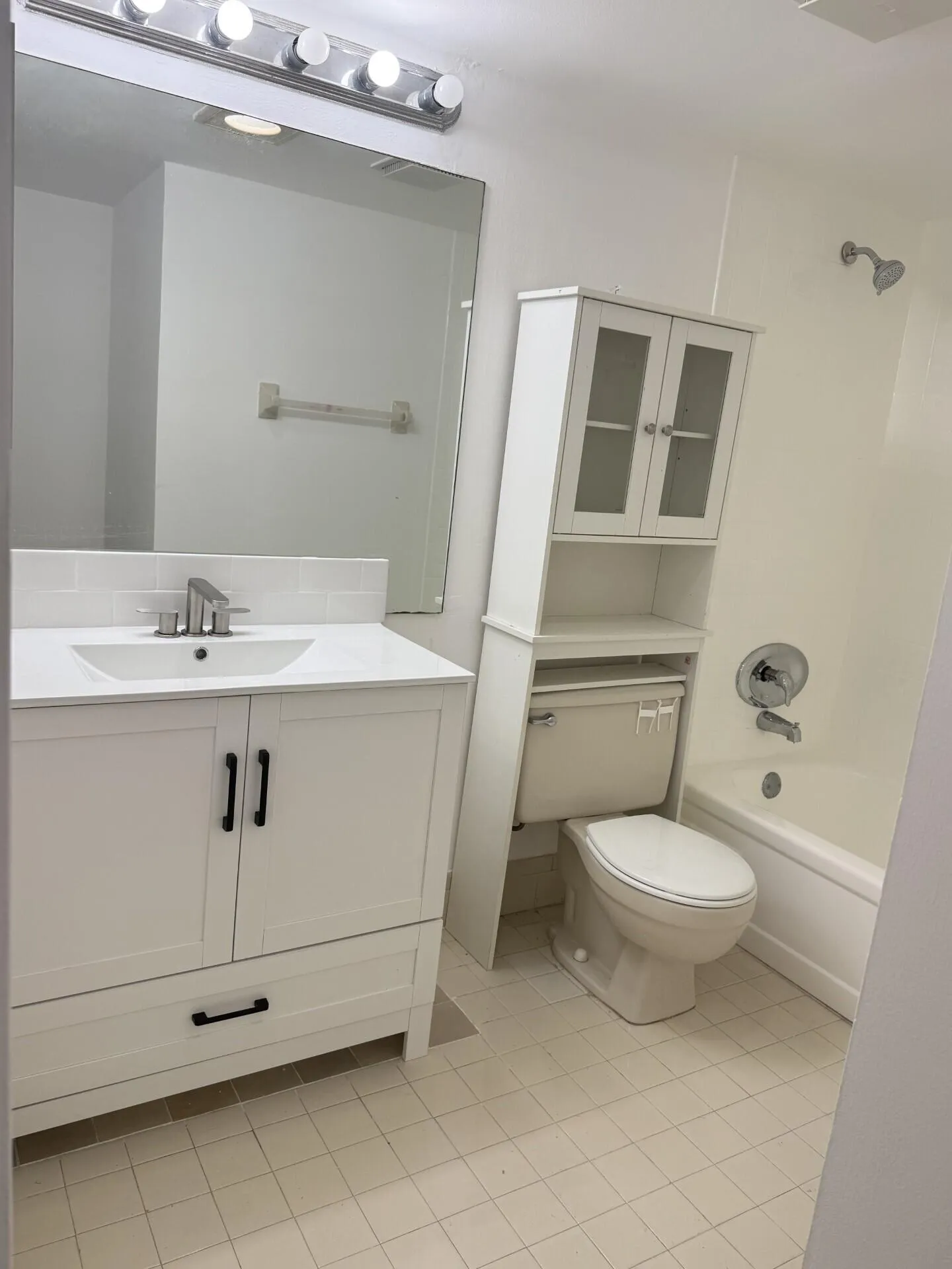 2nd bedroom bathroom