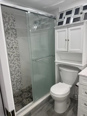 Master bedroom bathroom