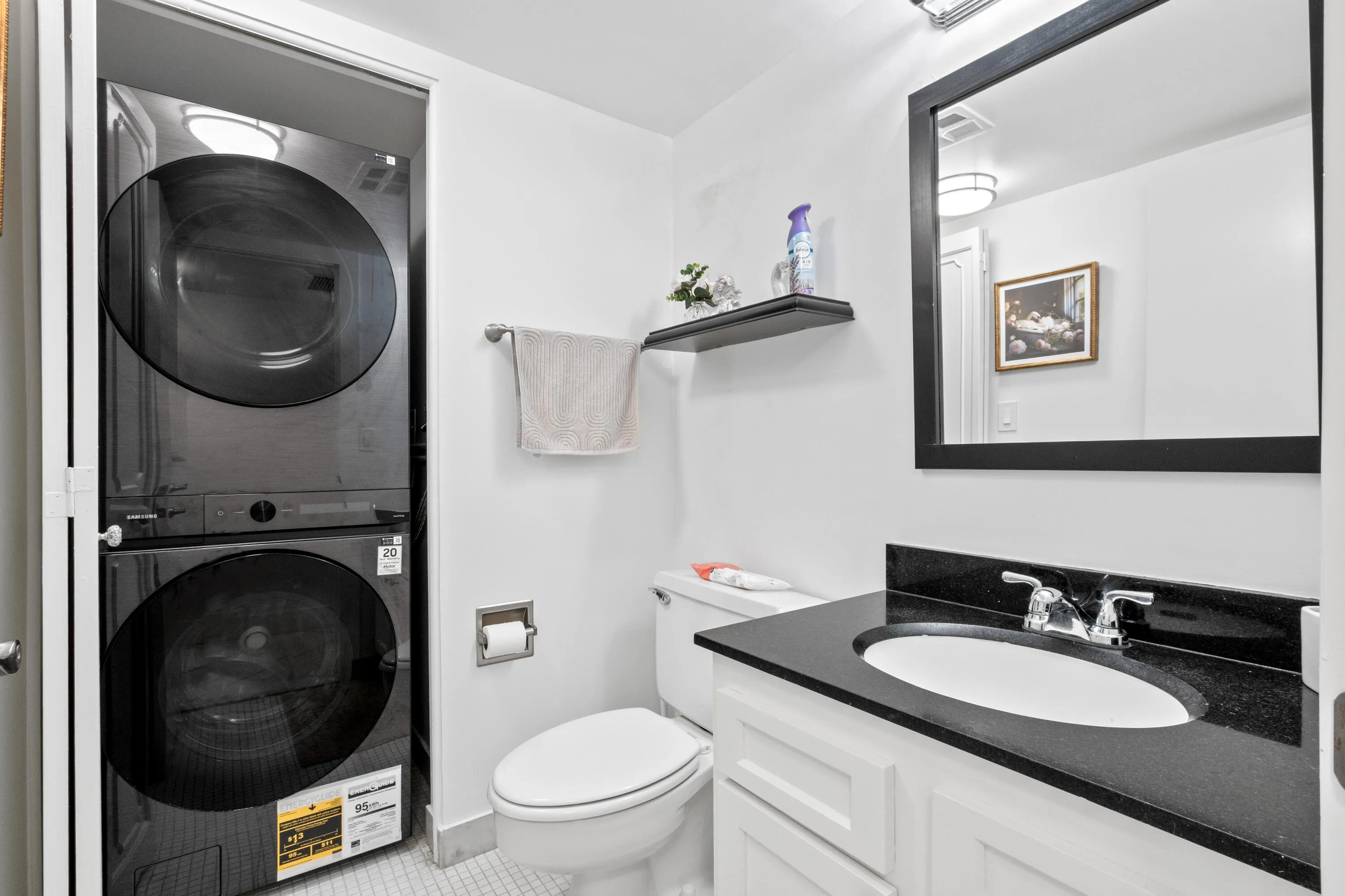 1/2 bath/stackable W:D
