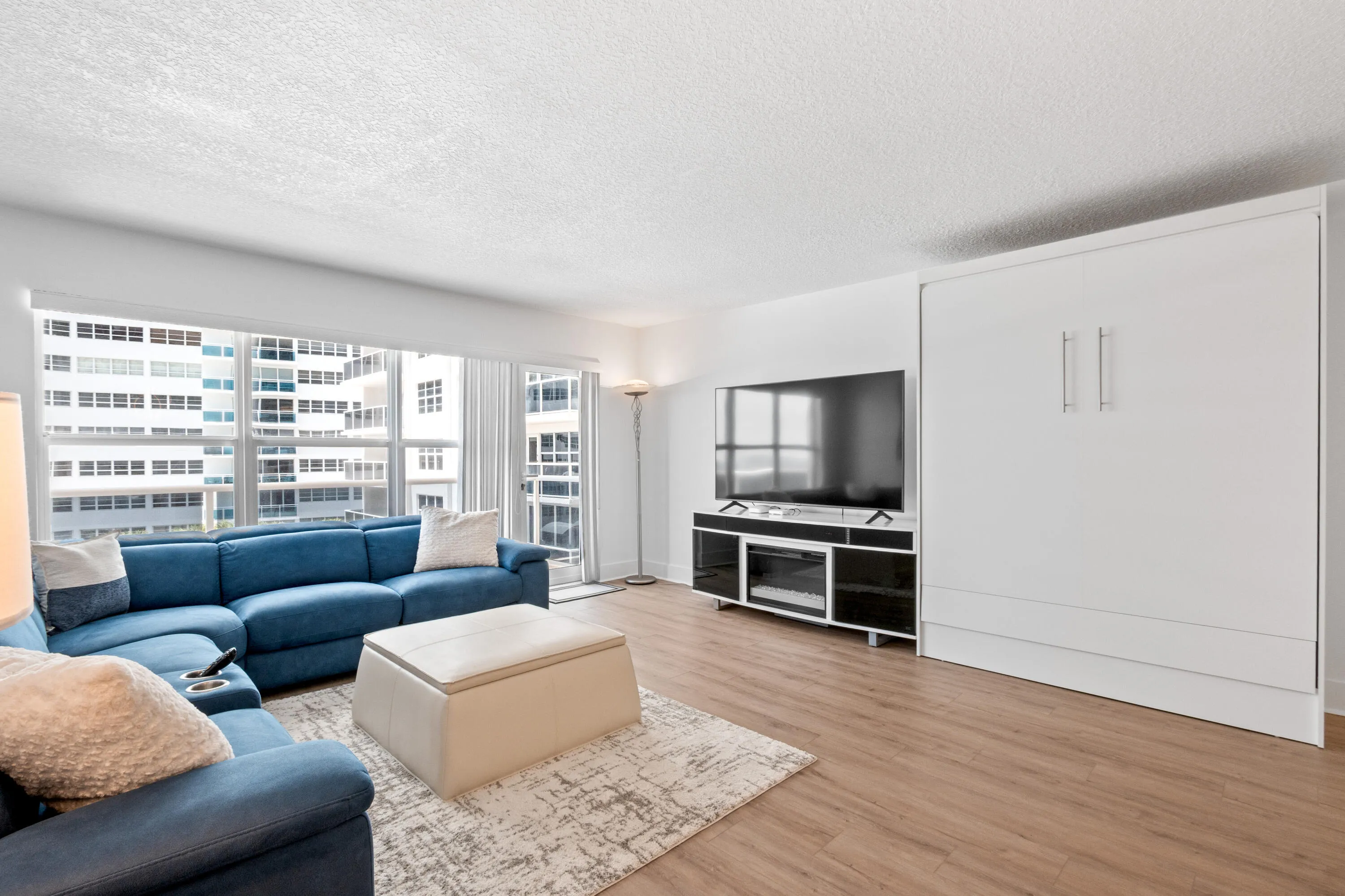 LR:Murphy Bed