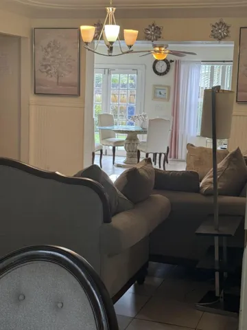 6739 LIVING ROOM