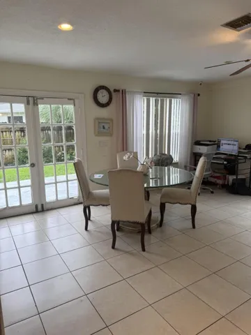 6739 DINING AREA