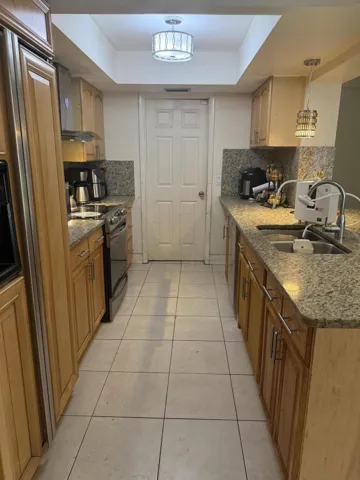 6739 KITCHEN