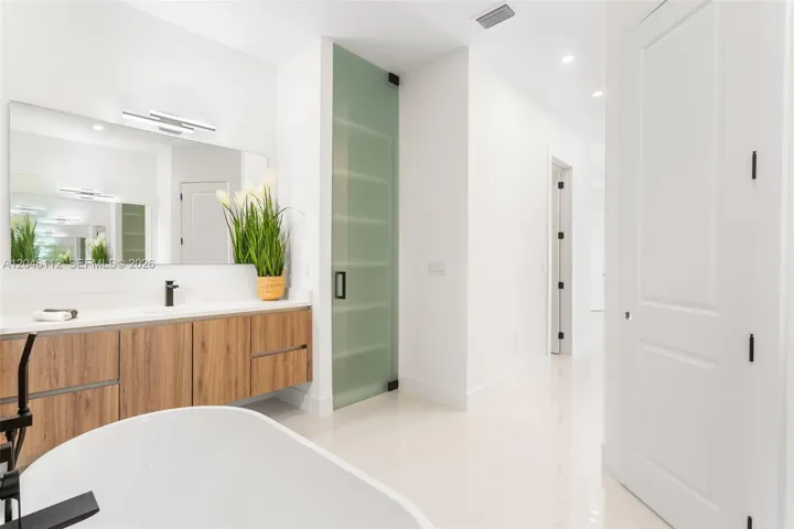 Dual sinks, CUSTOM VANITIES and QUARTZ SURFACES for a truly REJUVENATING Experience