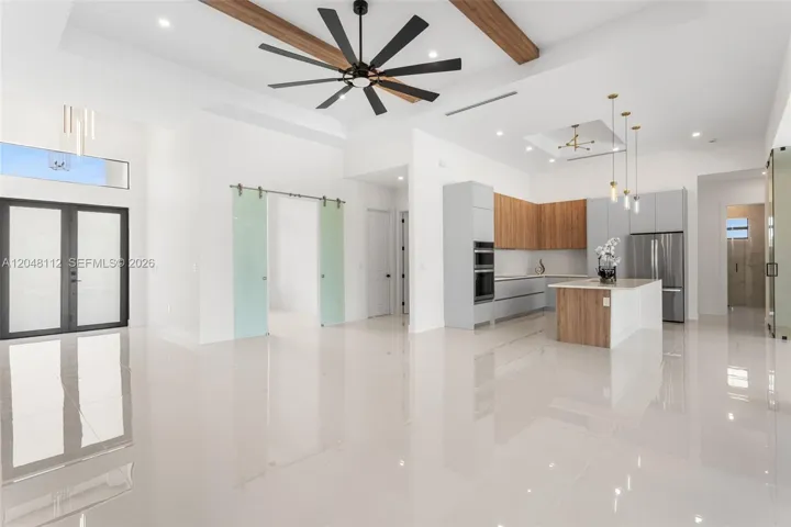 Open & Bright Layout