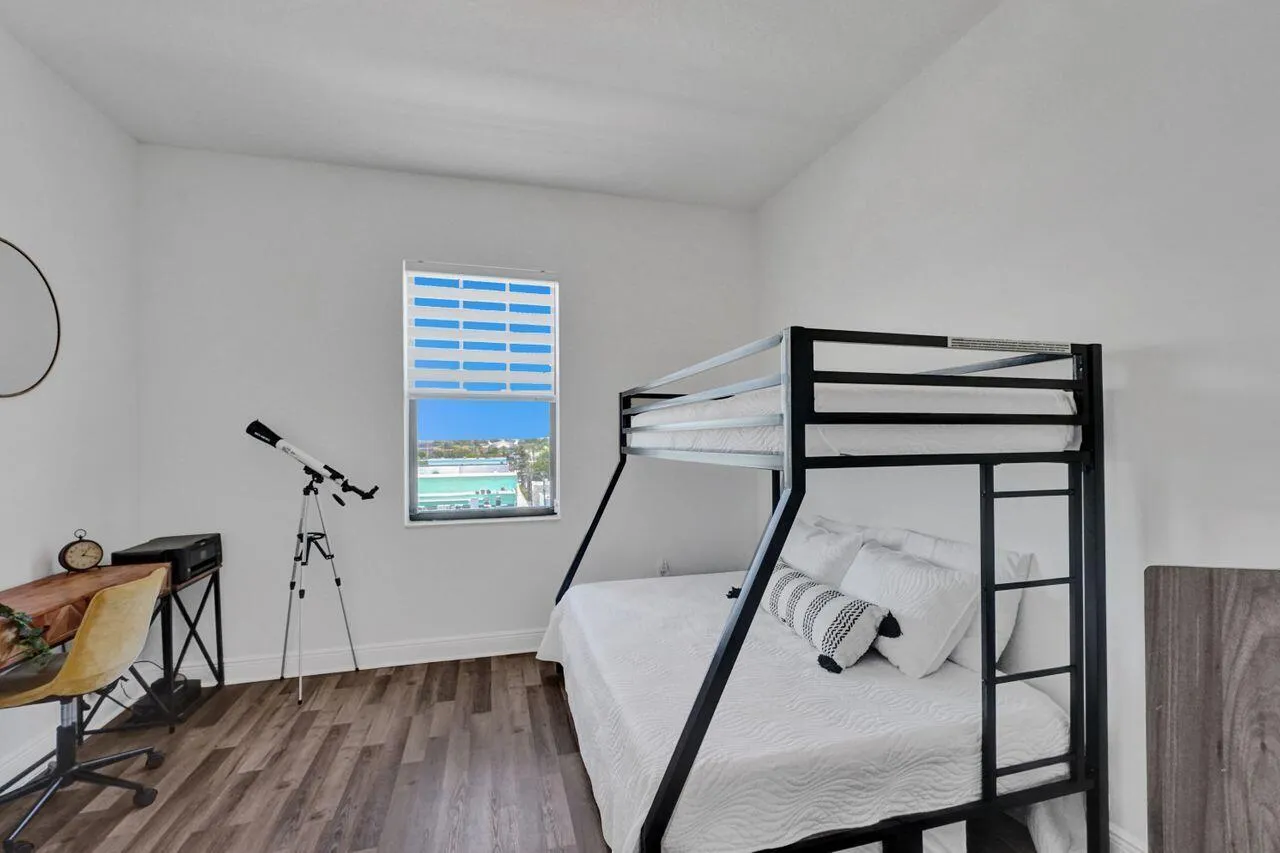 Guest/2nd bedroom
