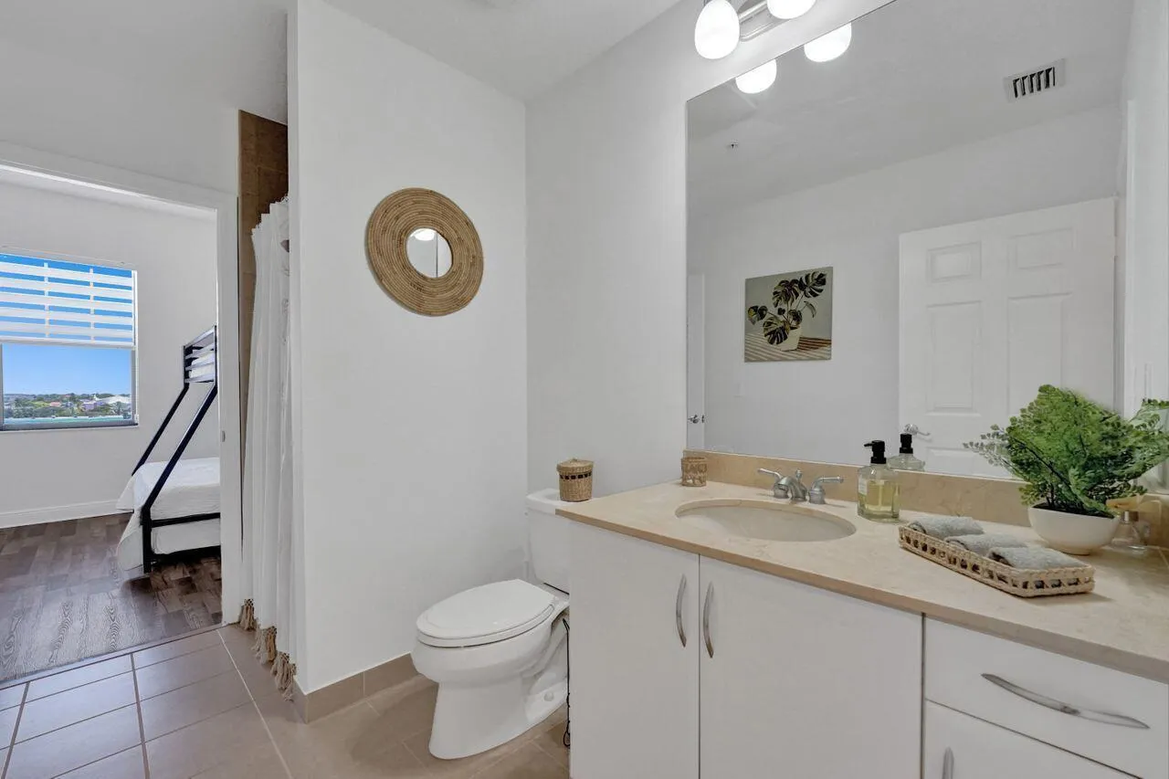 Guest/2nd bathroom