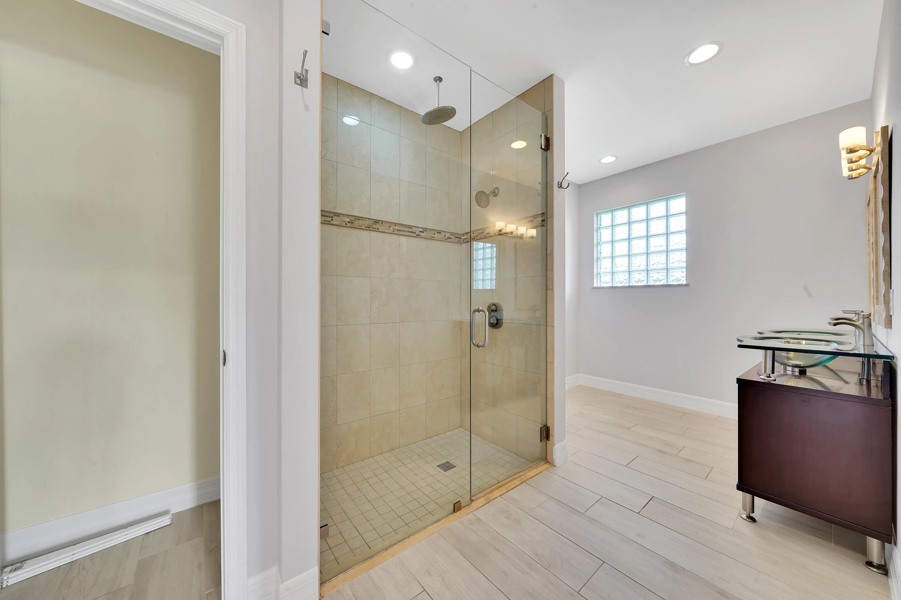 14 Mastr Bathroom (1)