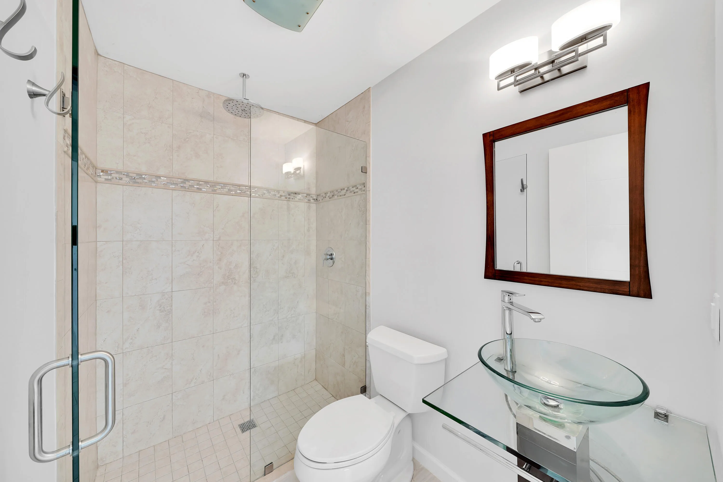 9 Guest Bathroom