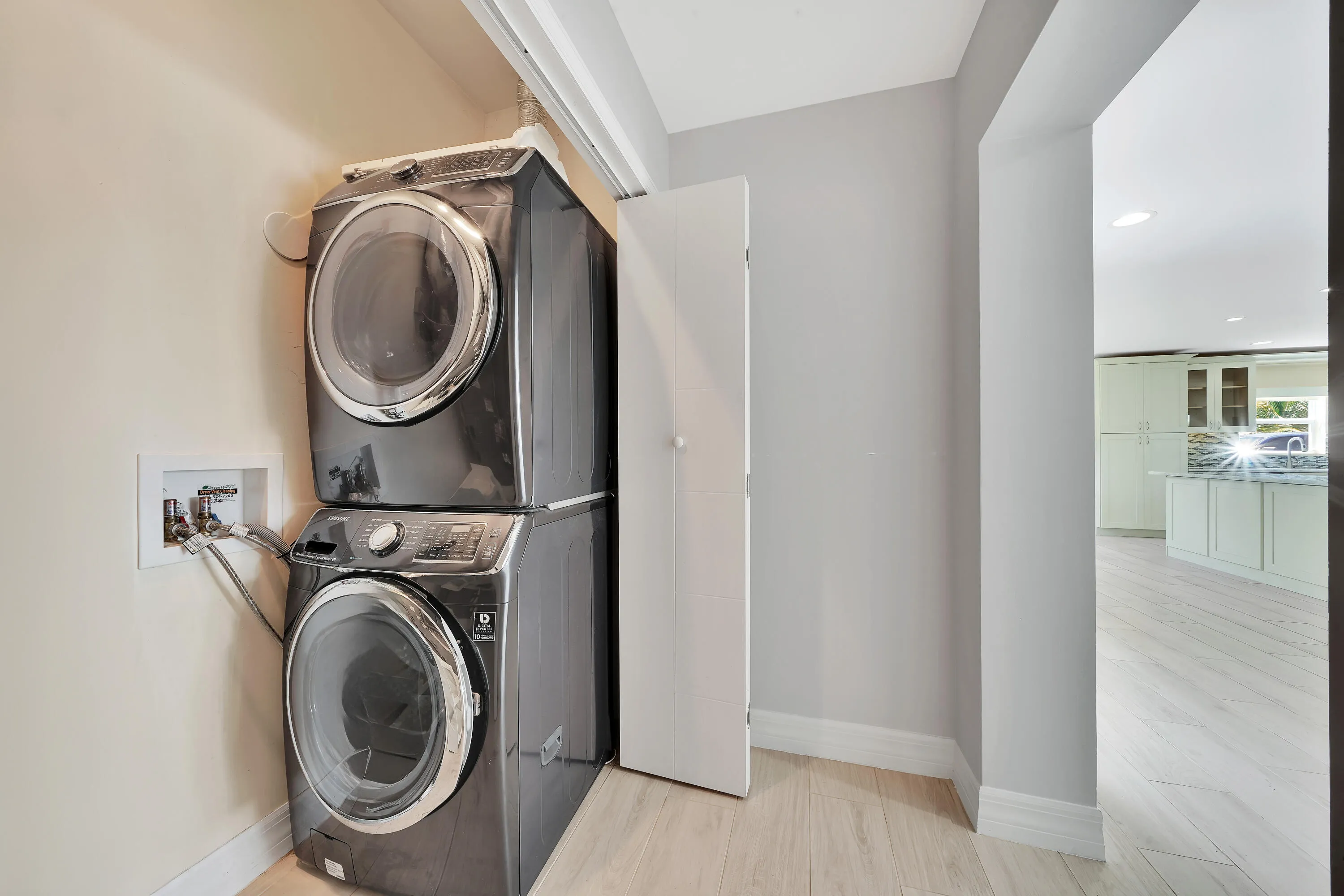 11 Laundry Closet (3)