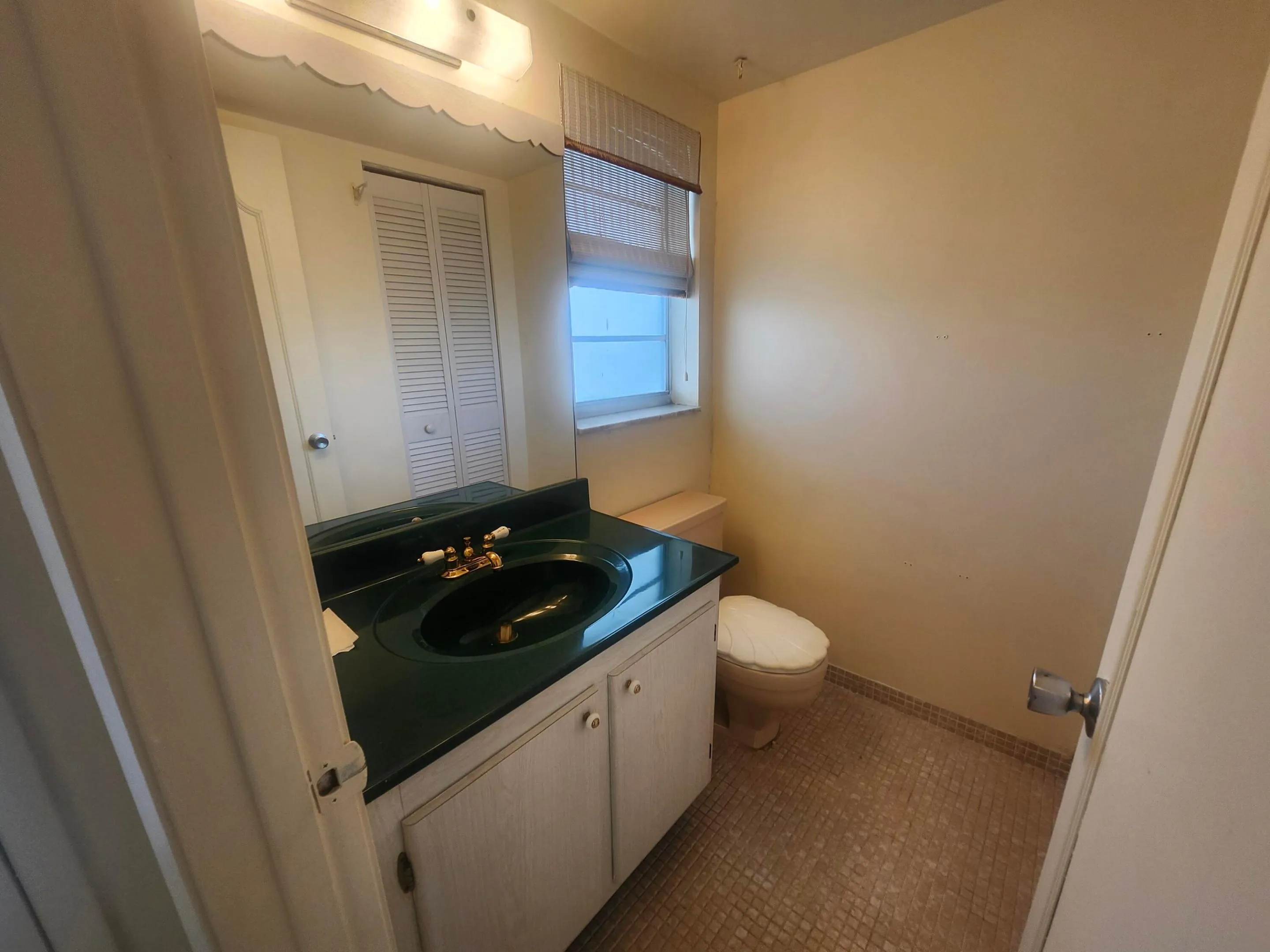 Guest half bath
