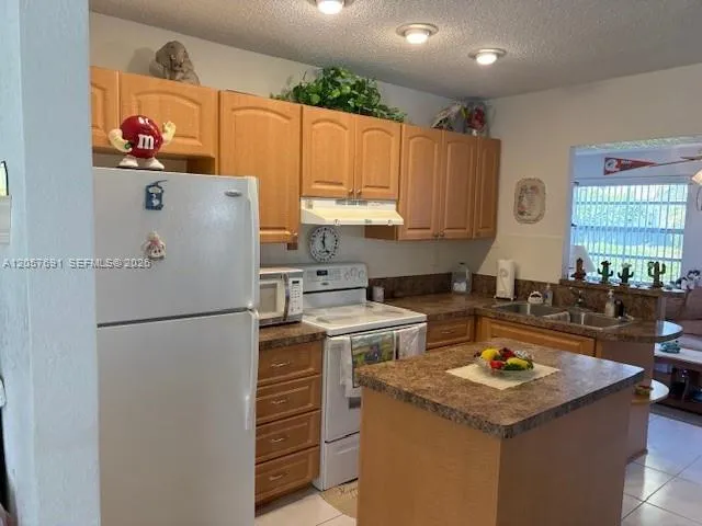 Kitchen with mobile island