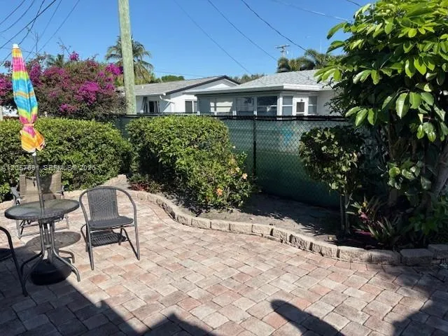Lush back patio with pavers