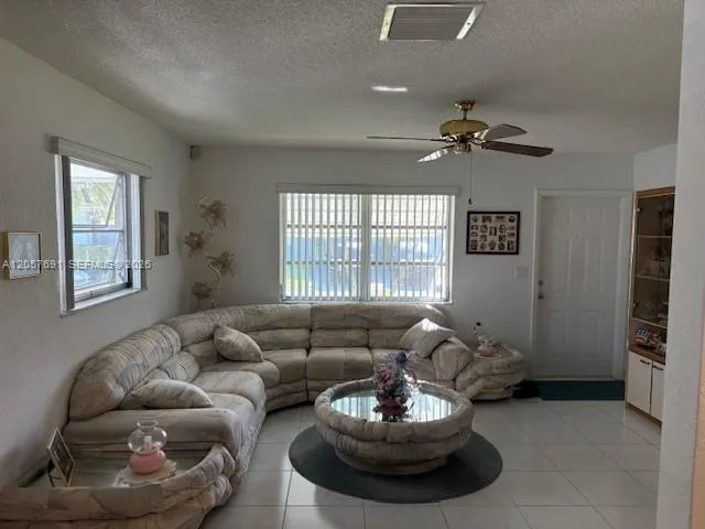 Living Room spacious