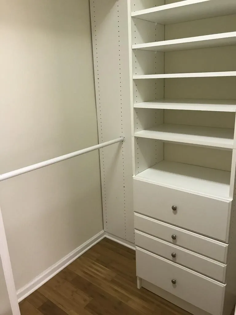 Walking Closet view