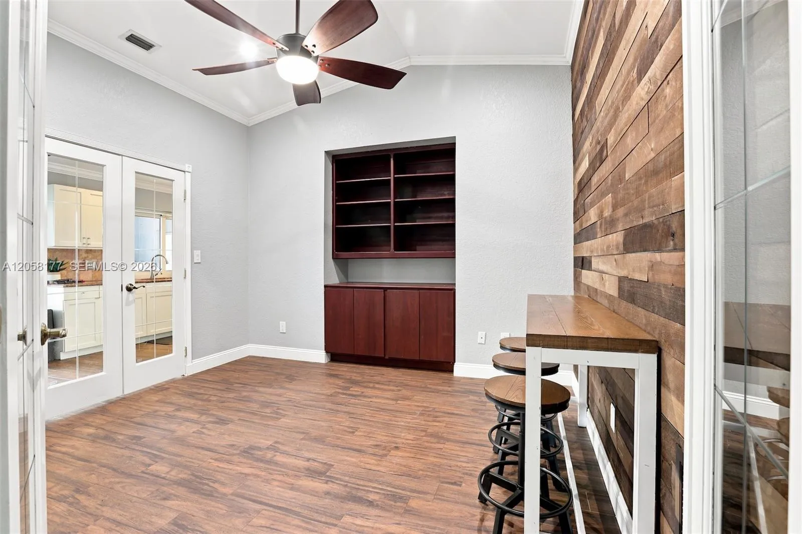 den/bar & lounge/office