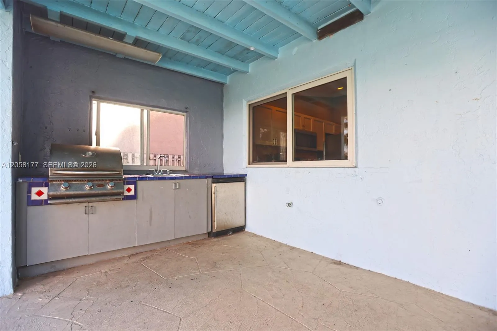 Outdoor kitchen