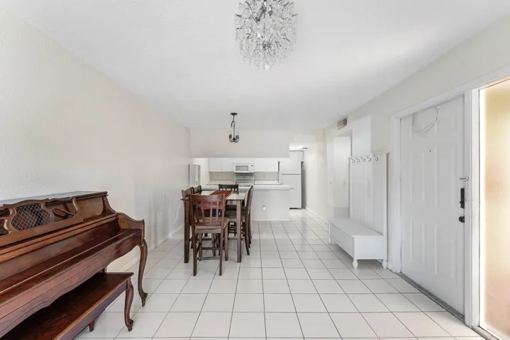 Entry/Living
