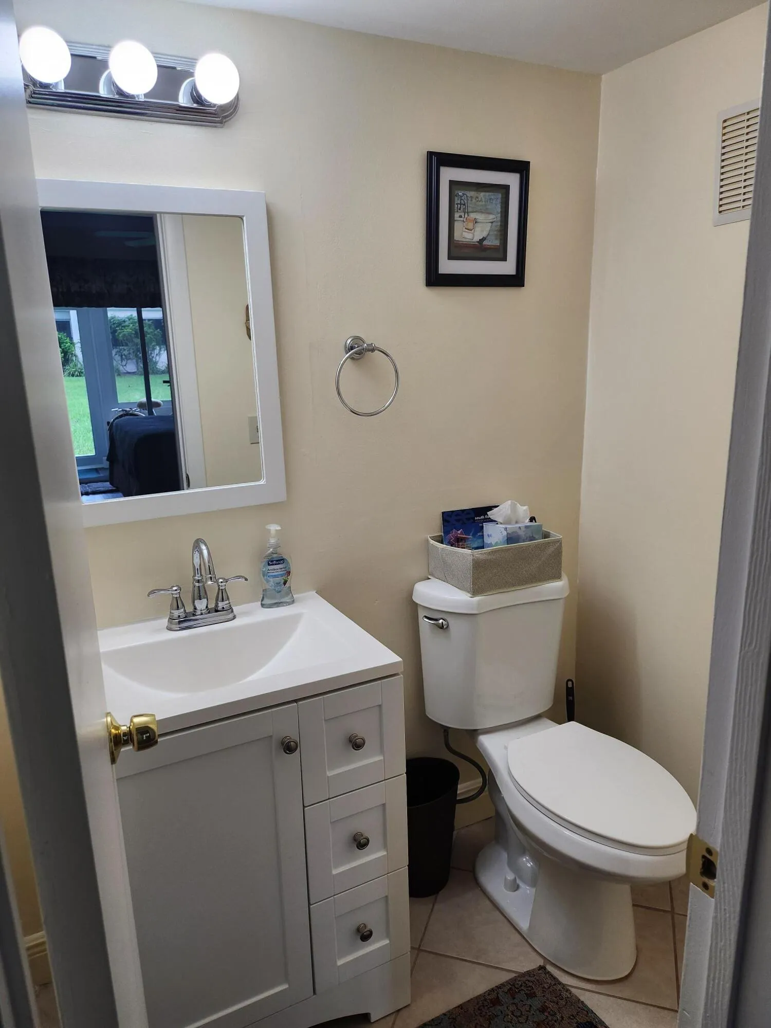 74 Newport E Deerfield half bath2