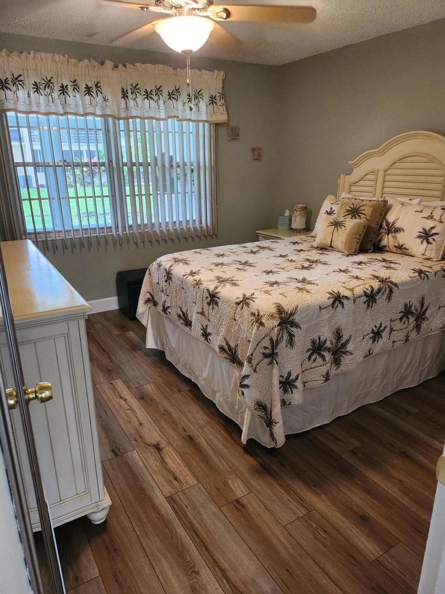 74 Newport E Deerfield Master Bedroom