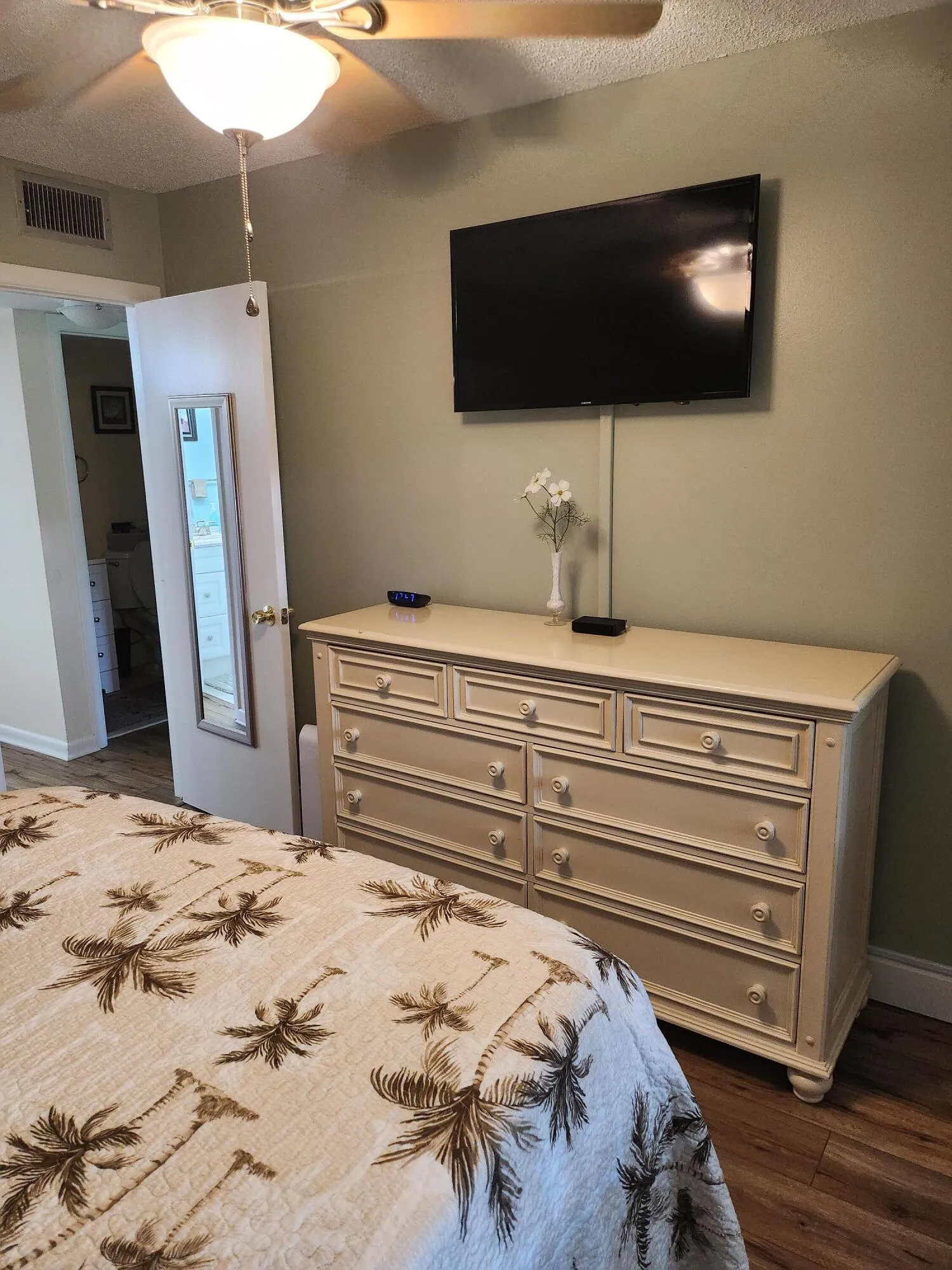 74 Newport E Deerfield Master Bedroom2