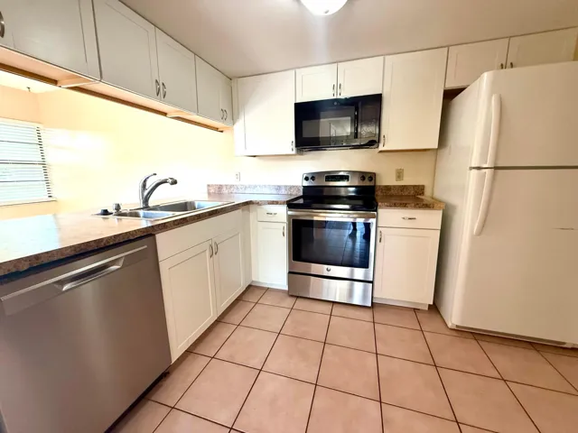 Kitchen w/ New Cabinets