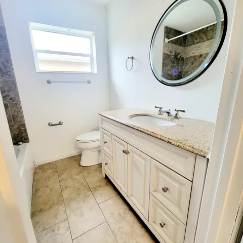 Guest Bathroom Shower & Tub Combo