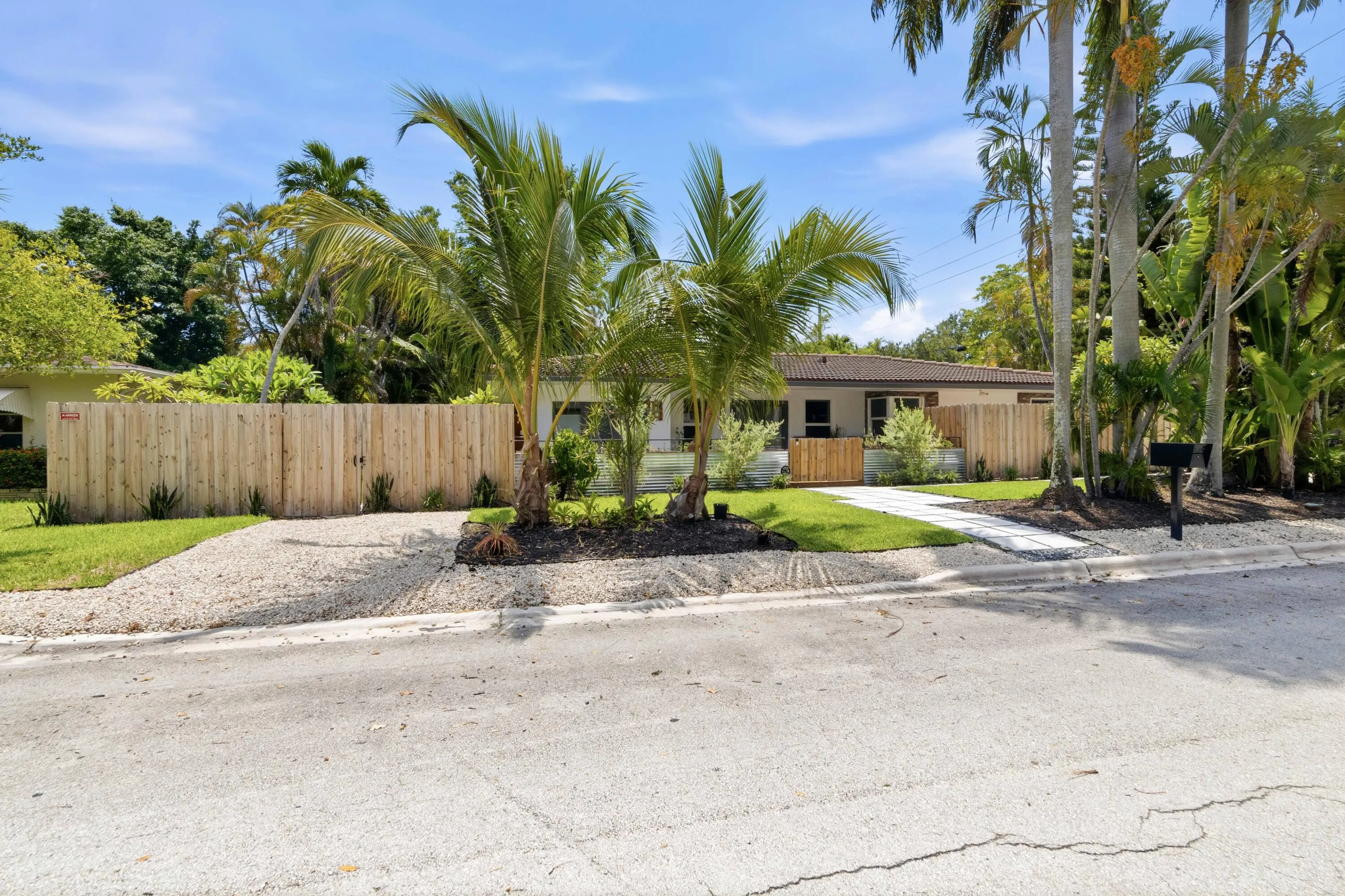 1400 NE 17th Ave_001