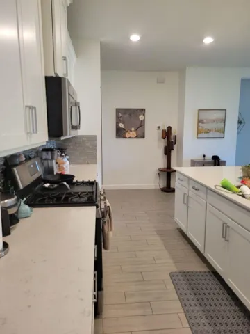 19771 RUGGED TRUNK KITCHEN TO HALL WAY -