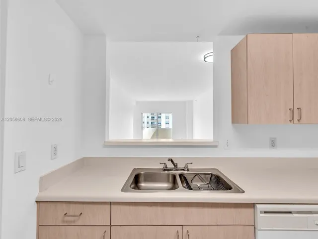 Douglas Grand Condo FOR SALE 50 MENORES AVE APT 518 CORAL GABLES, FL 33134