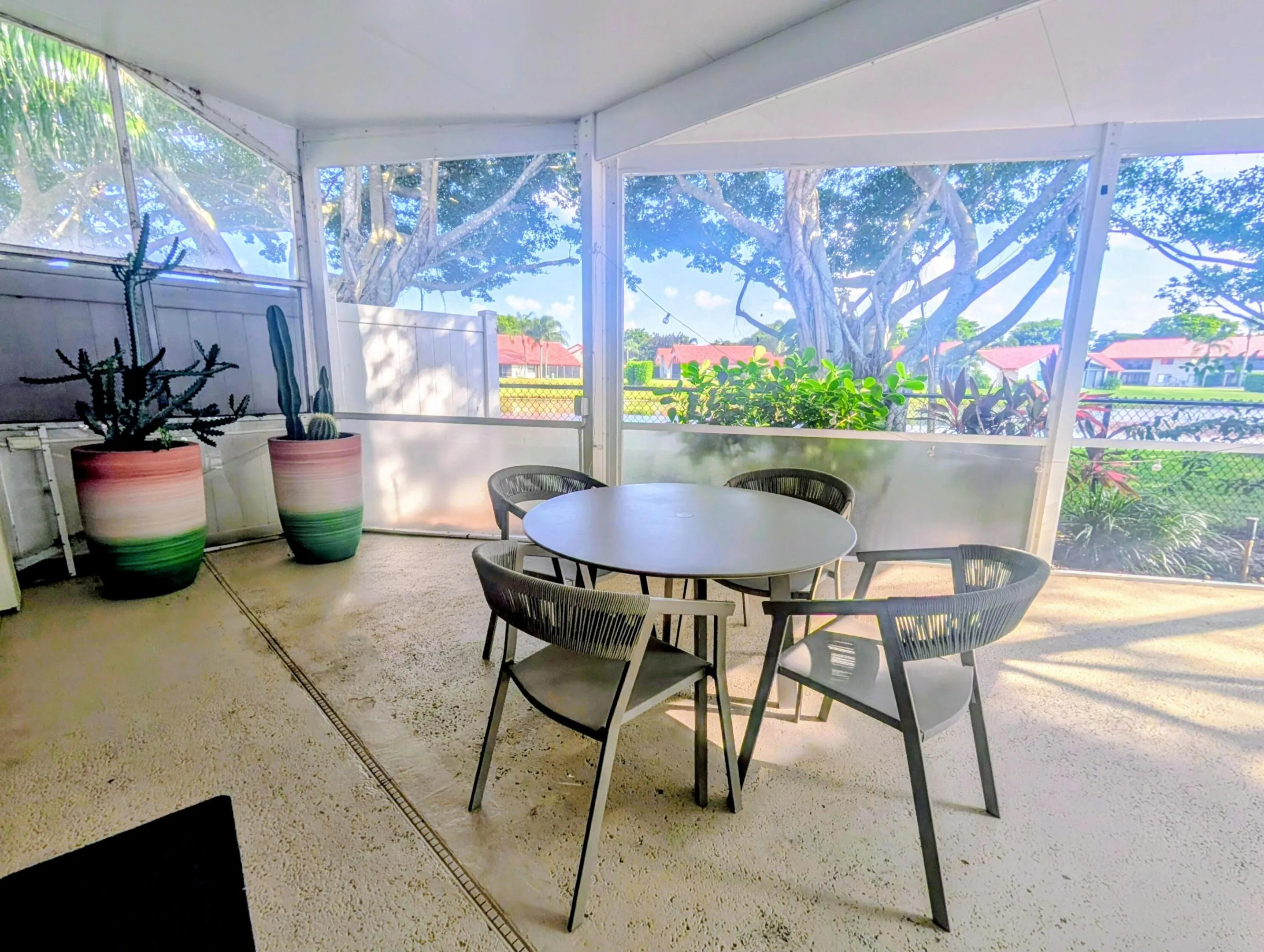 Screened-in patio with light-toned concrete flooring