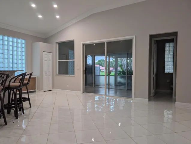 Access to Pool, office space ..