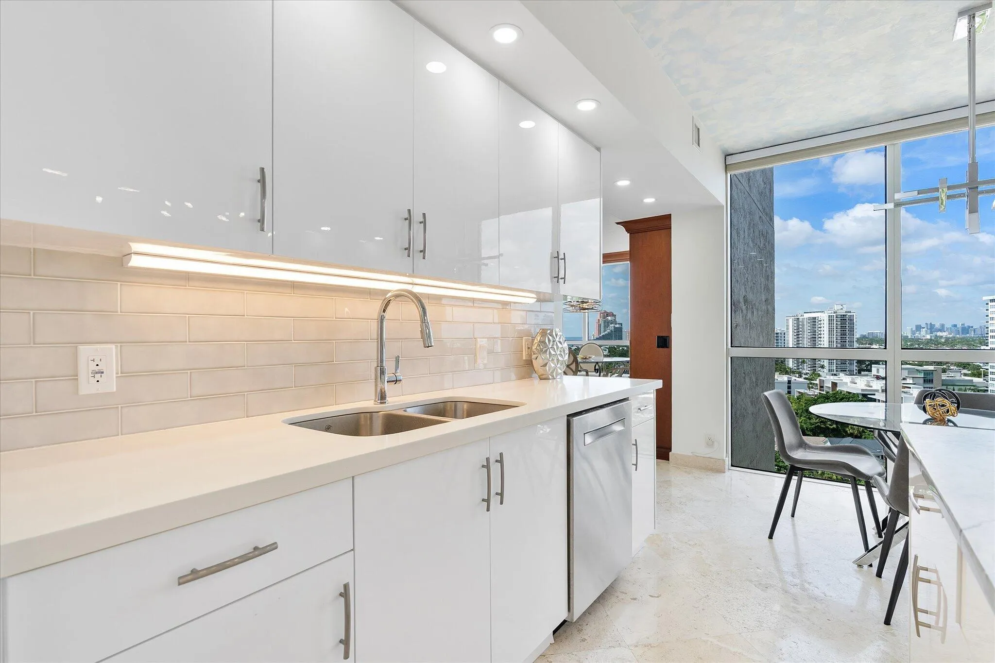 17-3100 N Ocean Blvd apt 1210_030