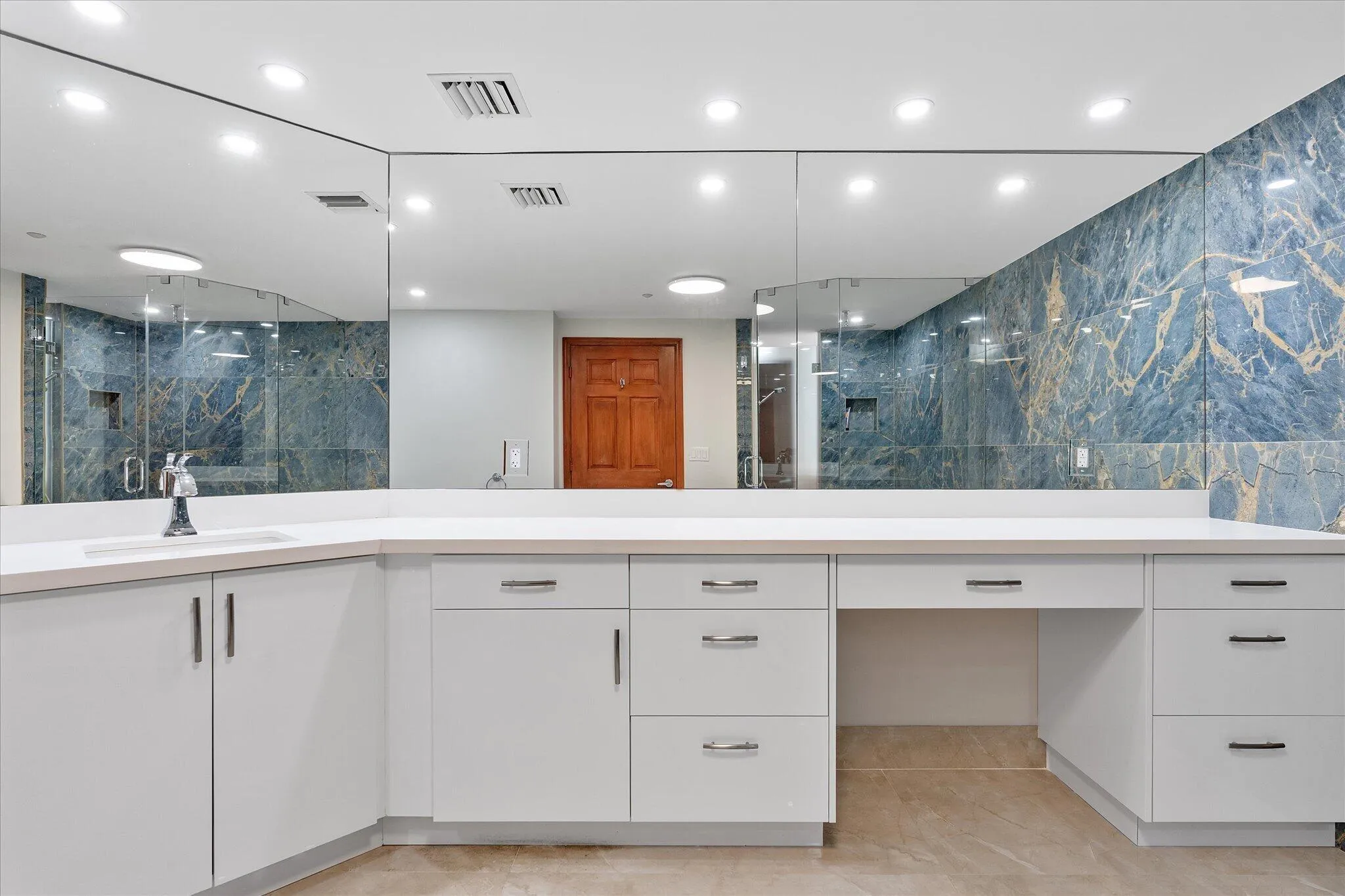 27-3100 N Ocean Blvd apt 1210_050