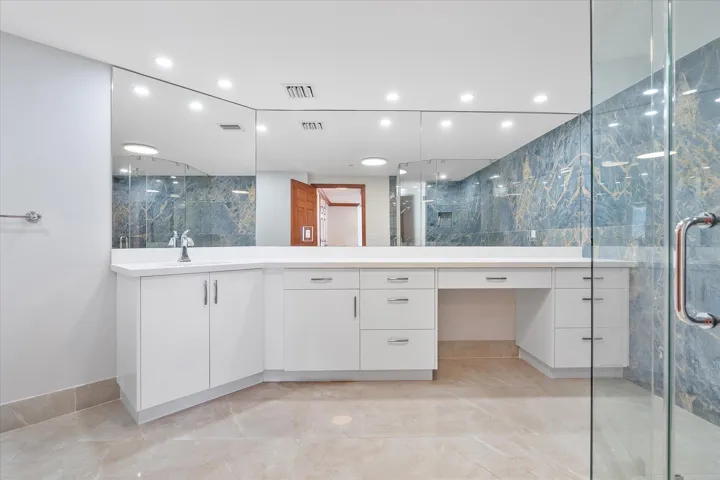 26-3100 N Ocean Blvd apt 1210_047
