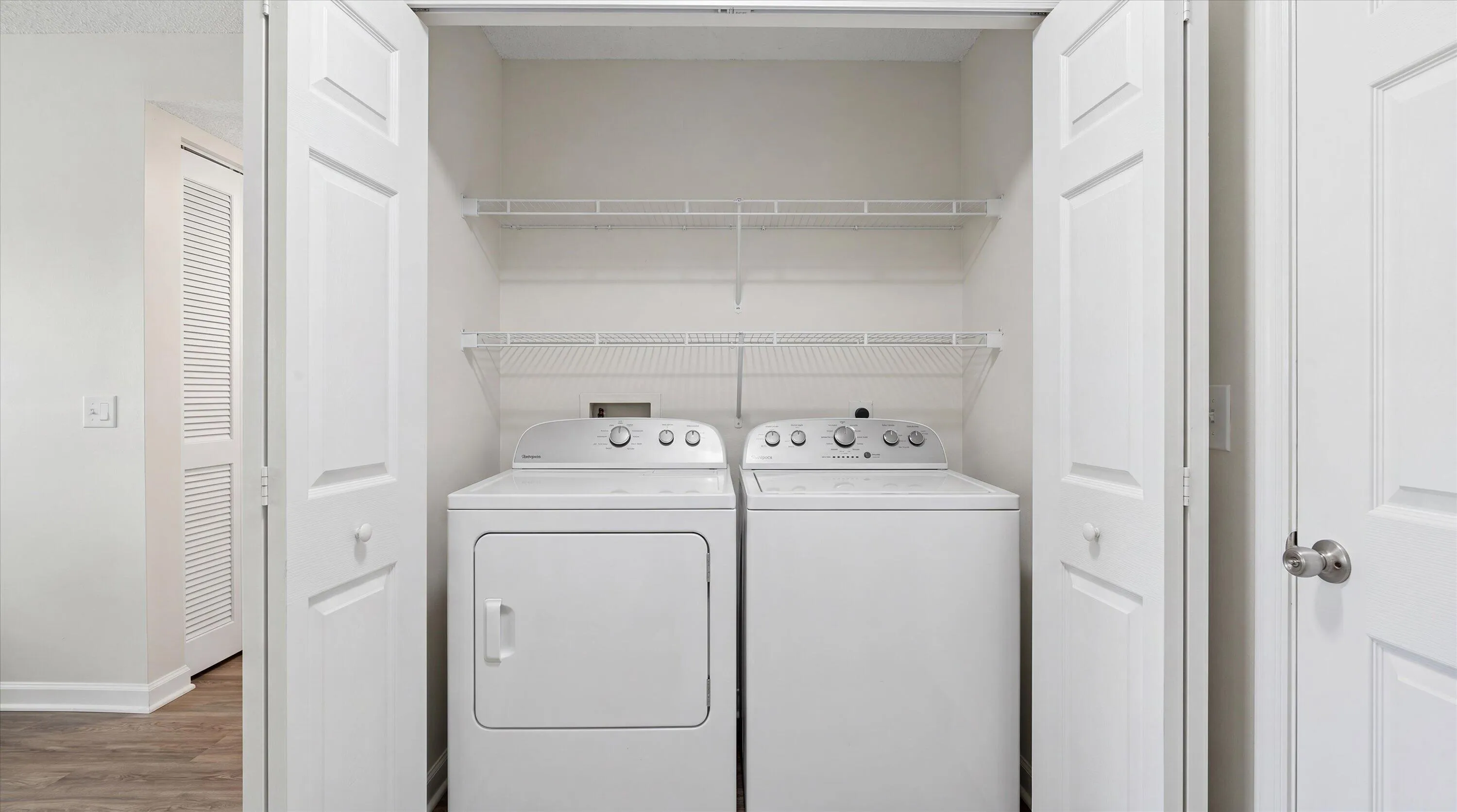 14-1303 Lakeview Dr E 14