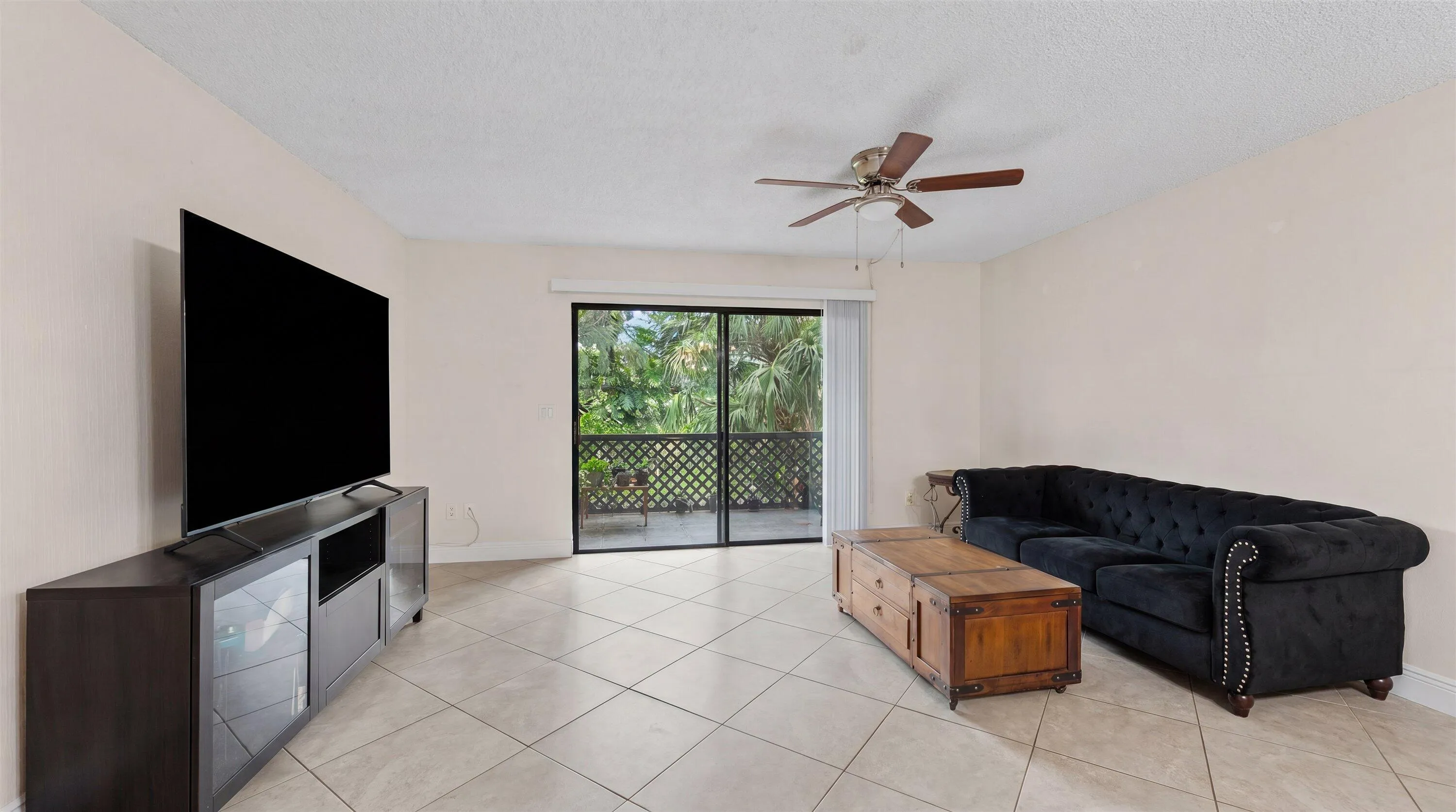 04-1303 Lakeview Dr E 4
