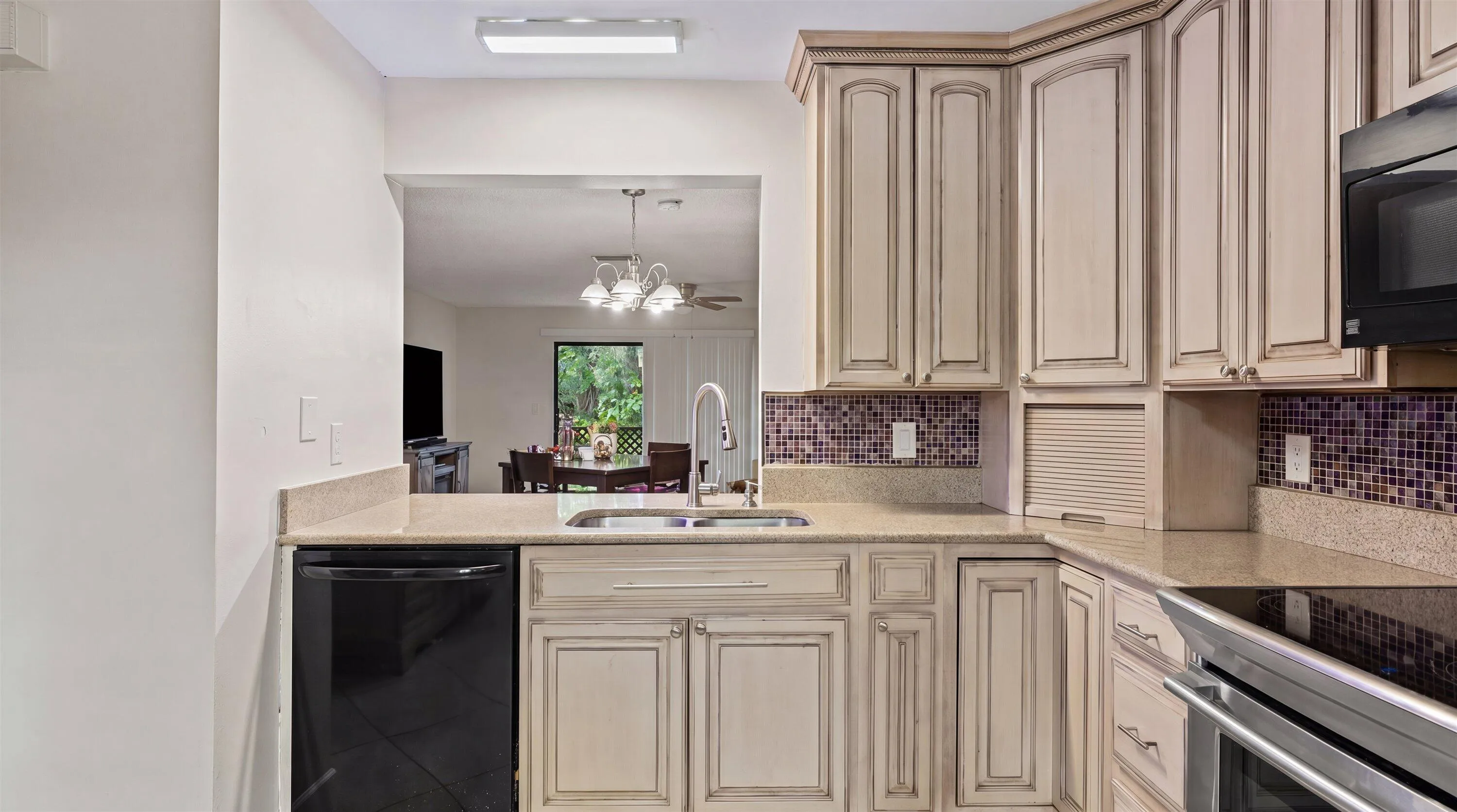 08-1303 Lakeview Dr E 8