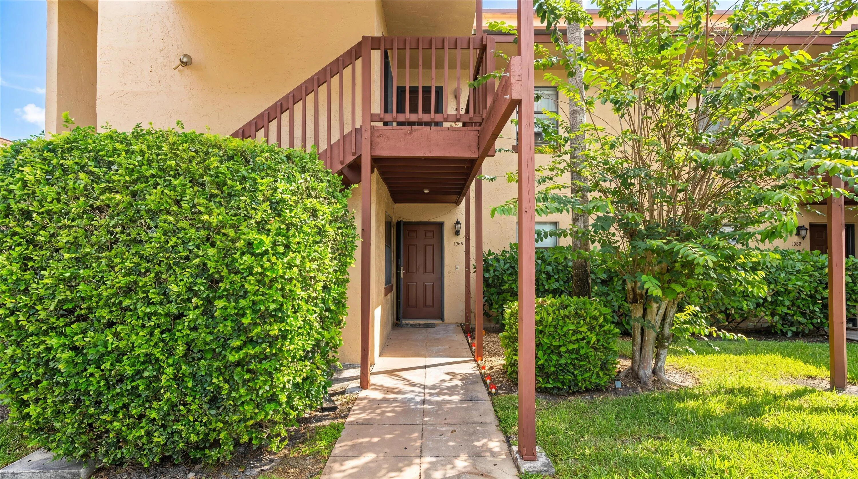 02-1303 Lakeview Dr E 2