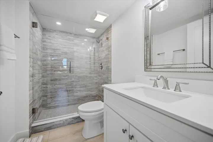 34-34- 300 N Hwy A1A 206N