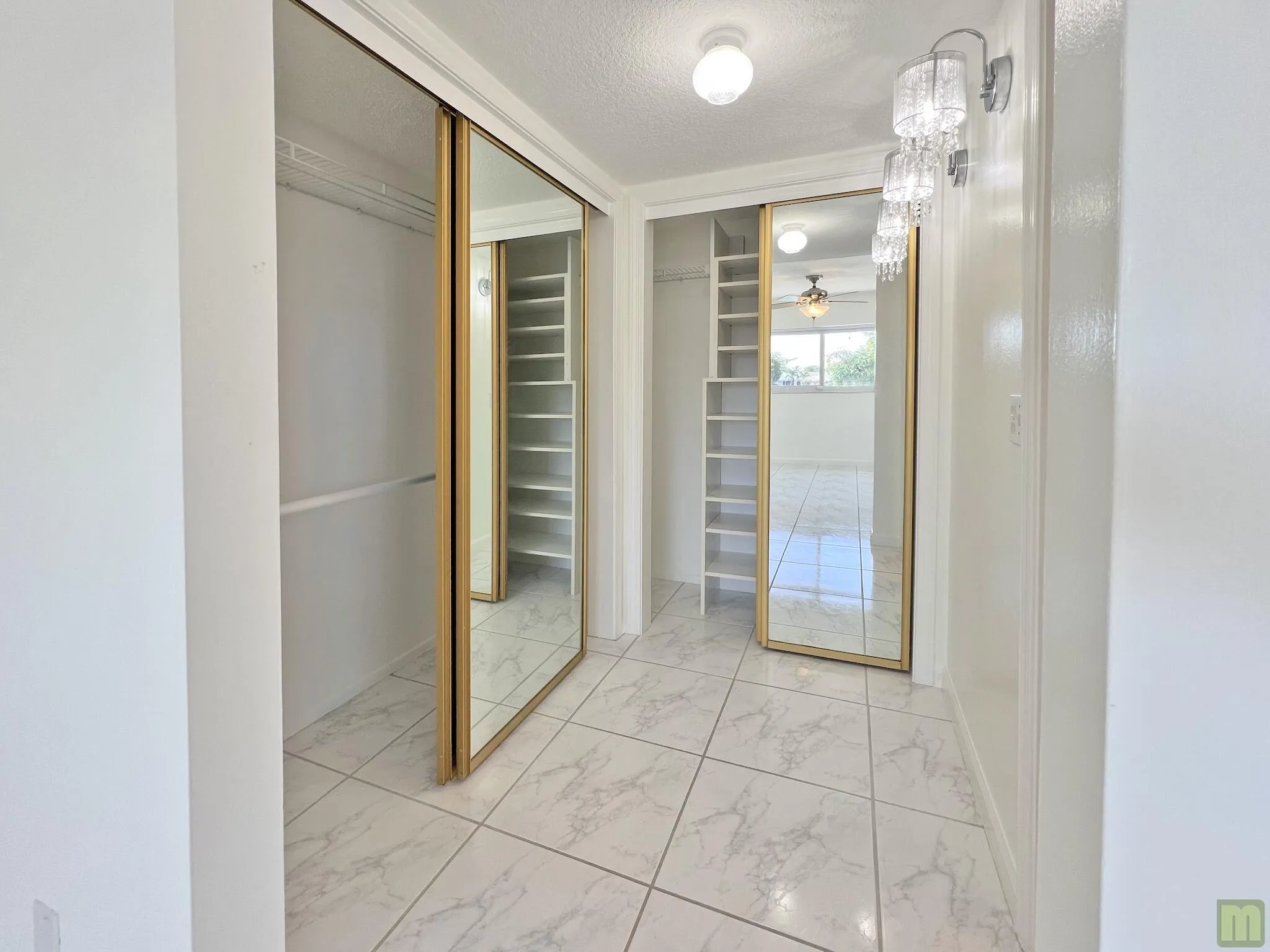 13 b1-closet