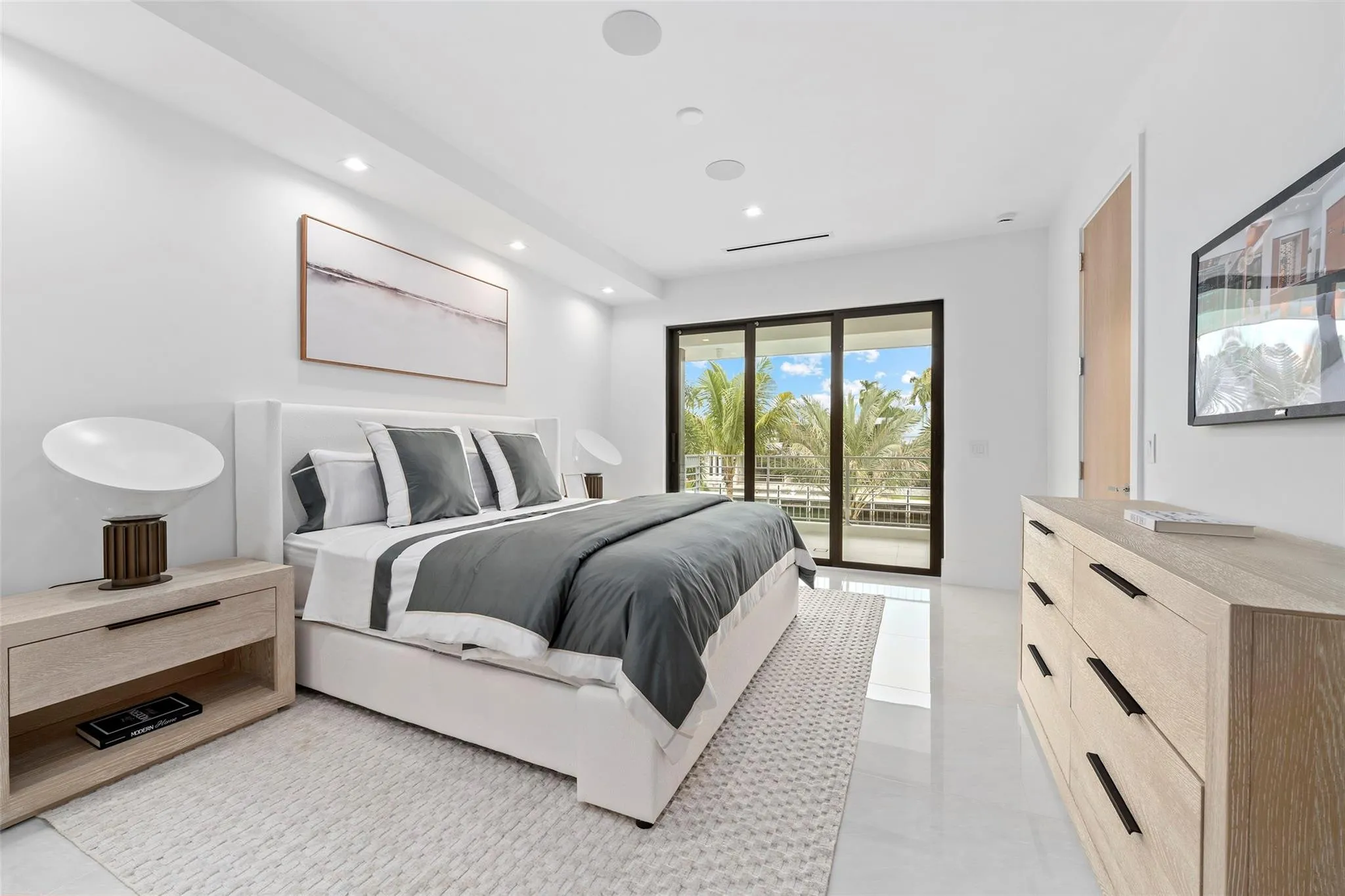 Second-Floor Bedroom with Beautiful Water Views, Walk-In Closet, and Spacious En-Suite​​‌​​​​‌​​‌‌​‌‌​​​‌‌​‌​‌​‌​​​‌​​ Bathroom