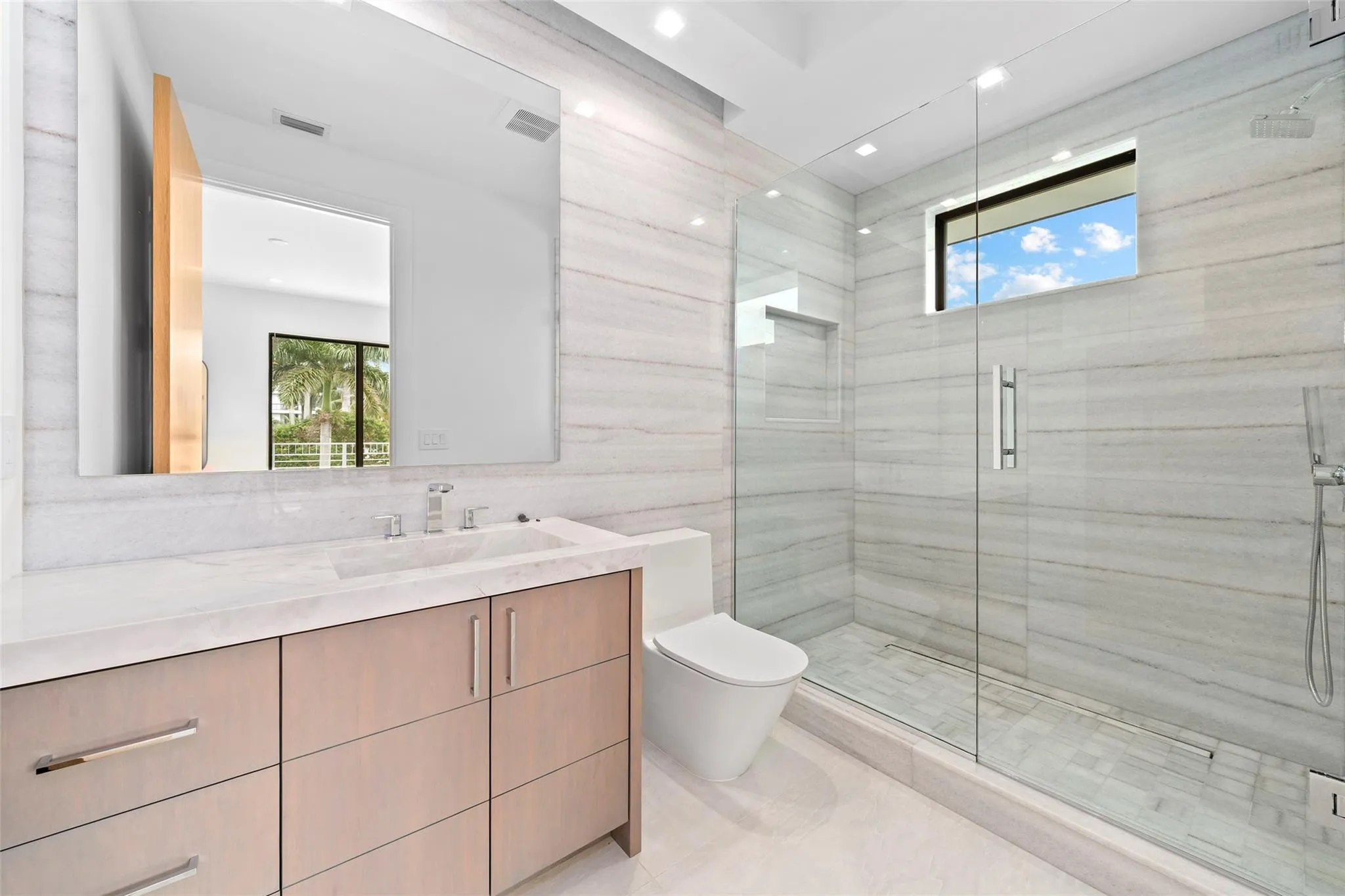 Third Bedroom – Spacious En-Suite Bathroom on the Second Floor